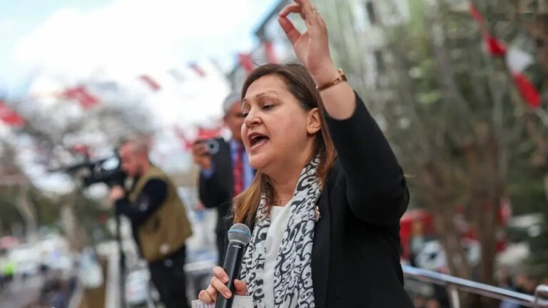 afyonkarahisar-belediye-baskani-burcu-koksaldan-istifa-iddialarina-sert-yanit-N6lcrkNQ.jpg