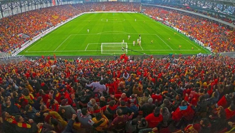 goztepenin-taraftariyla-hasreti-fenerbahce-macinda-bitecek-IbzSuJr9.jpg
