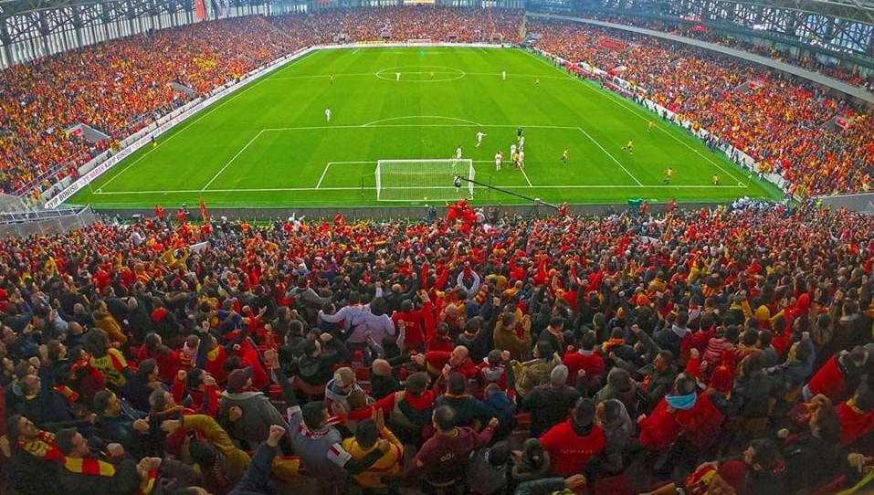 goztepenin-taraftariyla-hasreti-fenerbahce-macinda-bitecek-IbzSuJr9.jpg