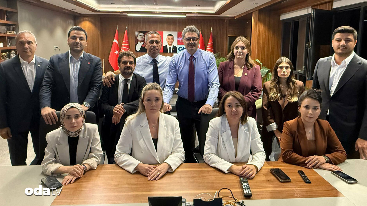 calisma ofisinde nobet suruyor gLpjS65s