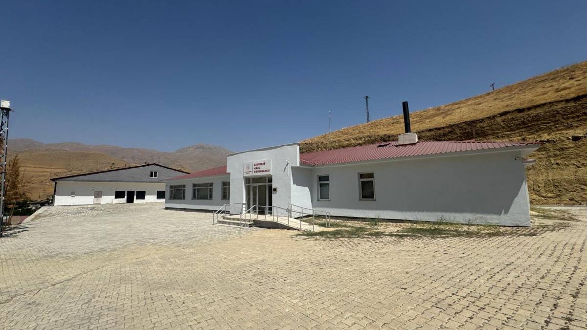 iran sinirindaki beldede acilan kutuphane 15 bin kitapla ogrencilere hizmet veriyor 5c2ZSNAS