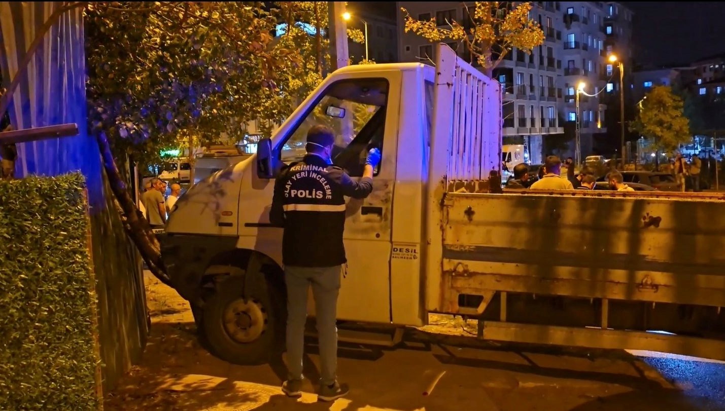 kamyonete silahli saldiri sofor agir yaralandi 31Uk5nit