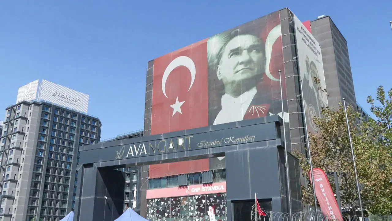 kayyum gursel tekinin chpnin istanbuldaki binasina giris izni verdigi 32 kisilik liste belli oldu DtsKpUwC