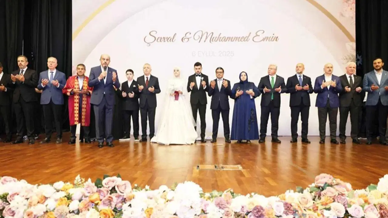 yildiz teknik universitesinde akp dugunu ogrenciye yasak yandasa serbest vSL9u5OK