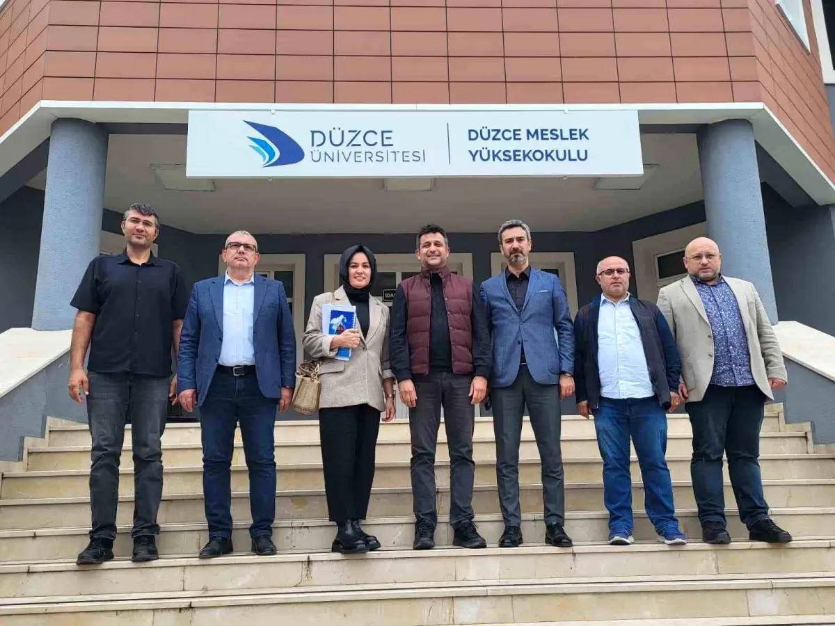 duzce ticaret ve sanayi odasi meslek yuksekokullari ile isbirligi toplantisi duzenledi lGh2OuIA.jpg
