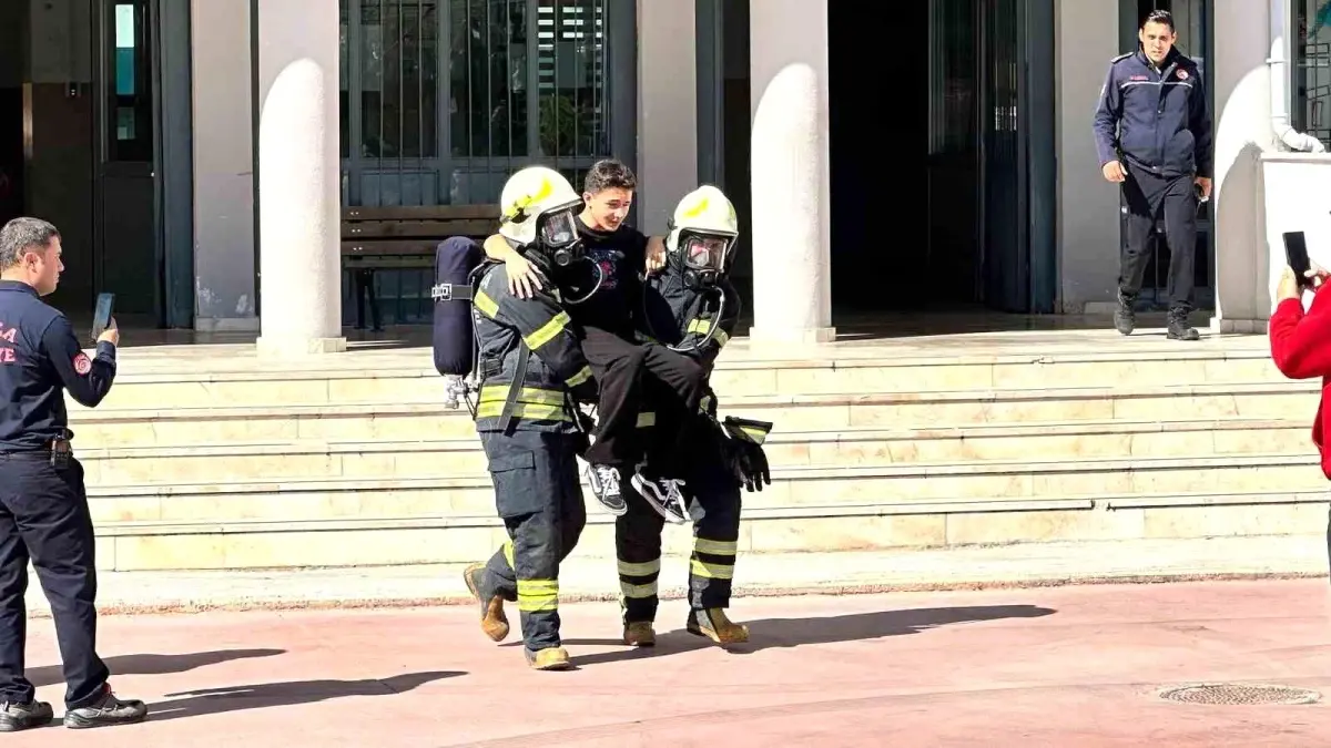 mugla fen lisesinde kapsamli deprem tatbikati gerceklestirildi F9Daeduj.jpg