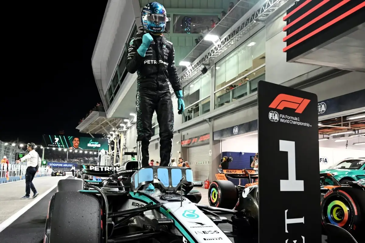 singapurda nefesleri kesen yarista kazanan george russell L298RWwE