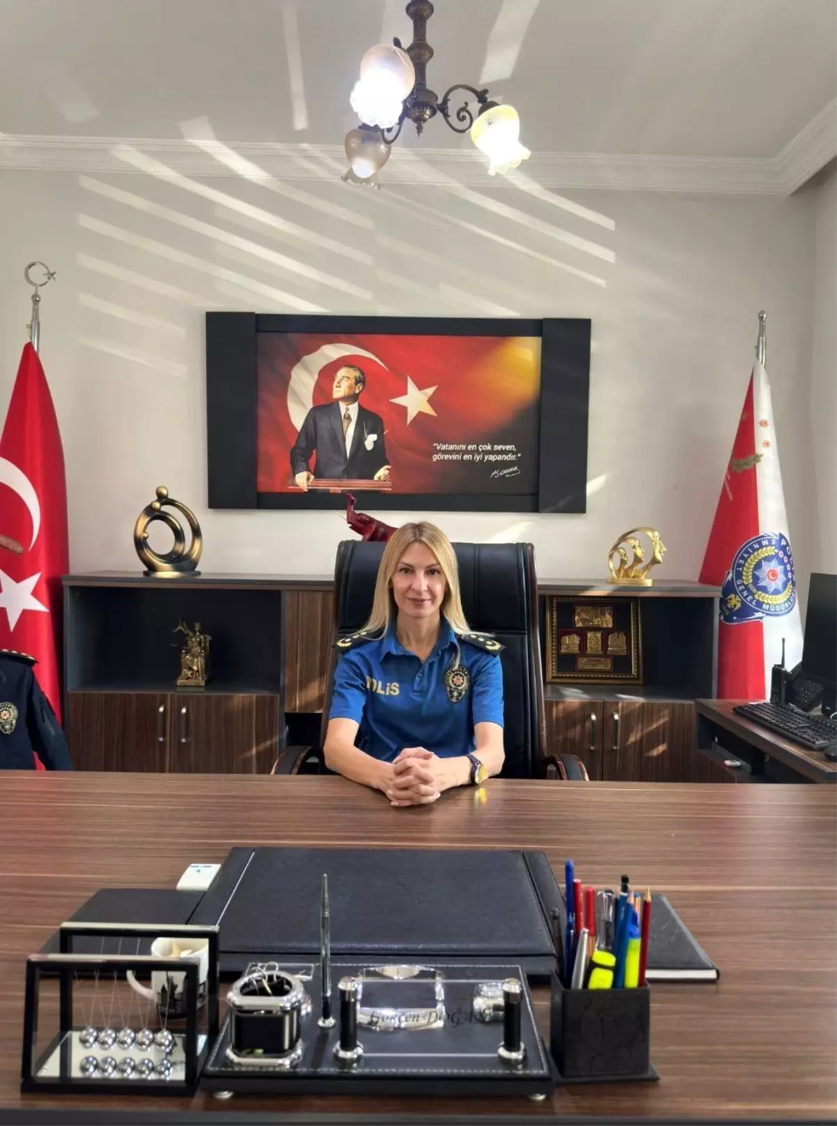 yataganda ilk kadin emniyet muduru goreve basladi ycbKjNOv